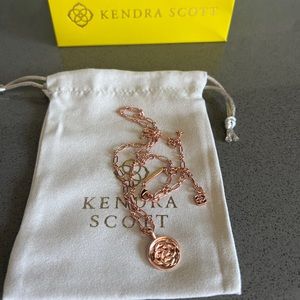 ✨ Kendra Scott Dira Coin Pendant Necklace Rose Gold